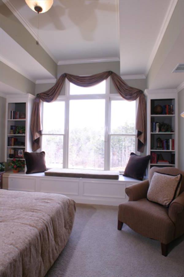 Master Bedroom Window Seat image of MCINTOSH III House Plan